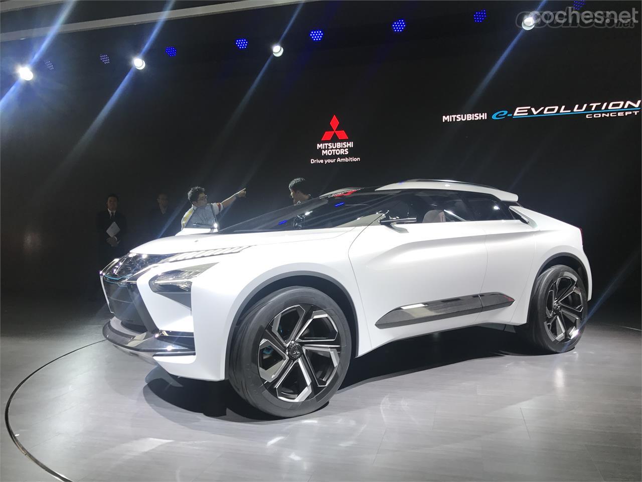 El Mitsubishi e-Evolution Concept es una interpretación de cómo sería un SUV de altas prestaciones con tres motores eléctricos.