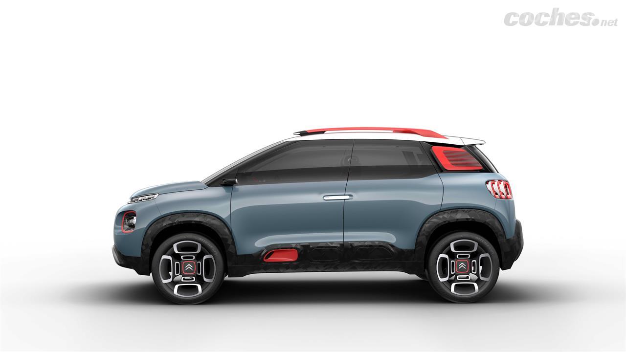 La silueta es muy similar a la del C4 Cactus con el que comparte la longitud total. Este concept es, no obstante, 15 cm más alto aunque habrá que ver si esta cota se mantiene en el coche de serie.