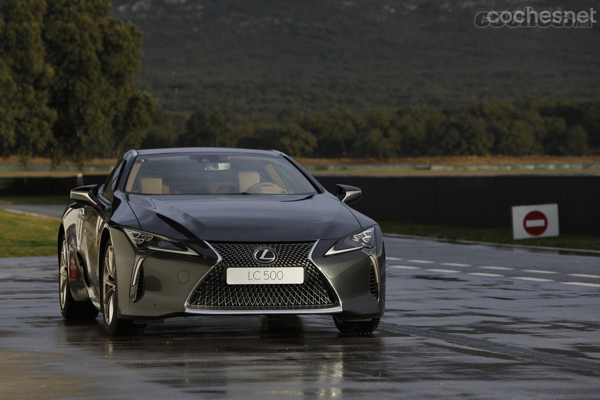 Lexus LC 500/500h: Al volante en circuito