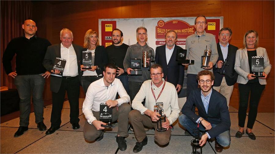 Imagen de los cinco primeros clasificados en esta primera edición del Rally Catalunya Històric en la cena que puso fin a la prueba.