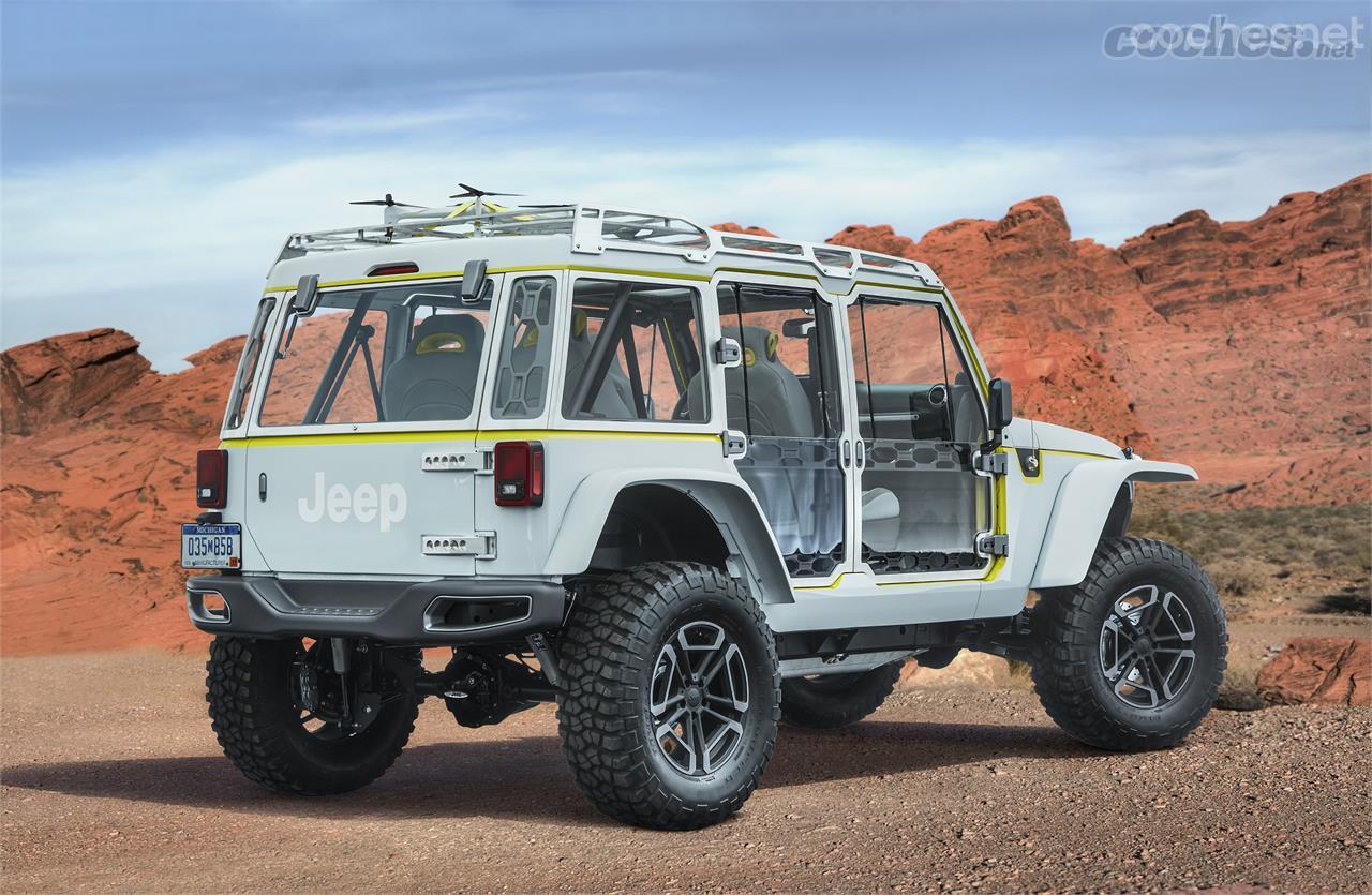 El Jeep Safari Concept es un Wrangler al que se le han sustituido las puertas y el techo por estructuras de aluminio y vinilo, básicamente. 