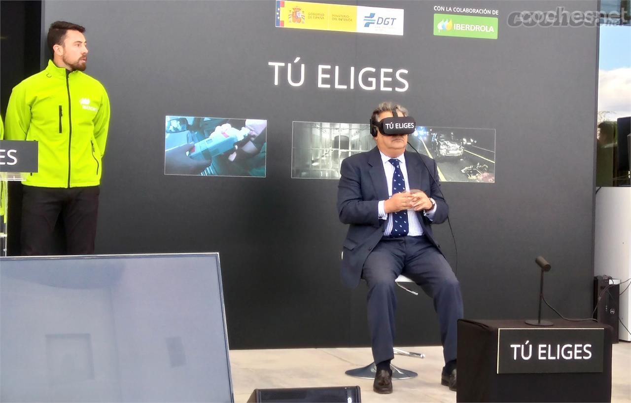 El ministro de Interior, Juan Ignacio Zoido, presenta la iniciativa de realidad virtual 'Tú eliges' para concienciar sobre los riesgos en la conducción.