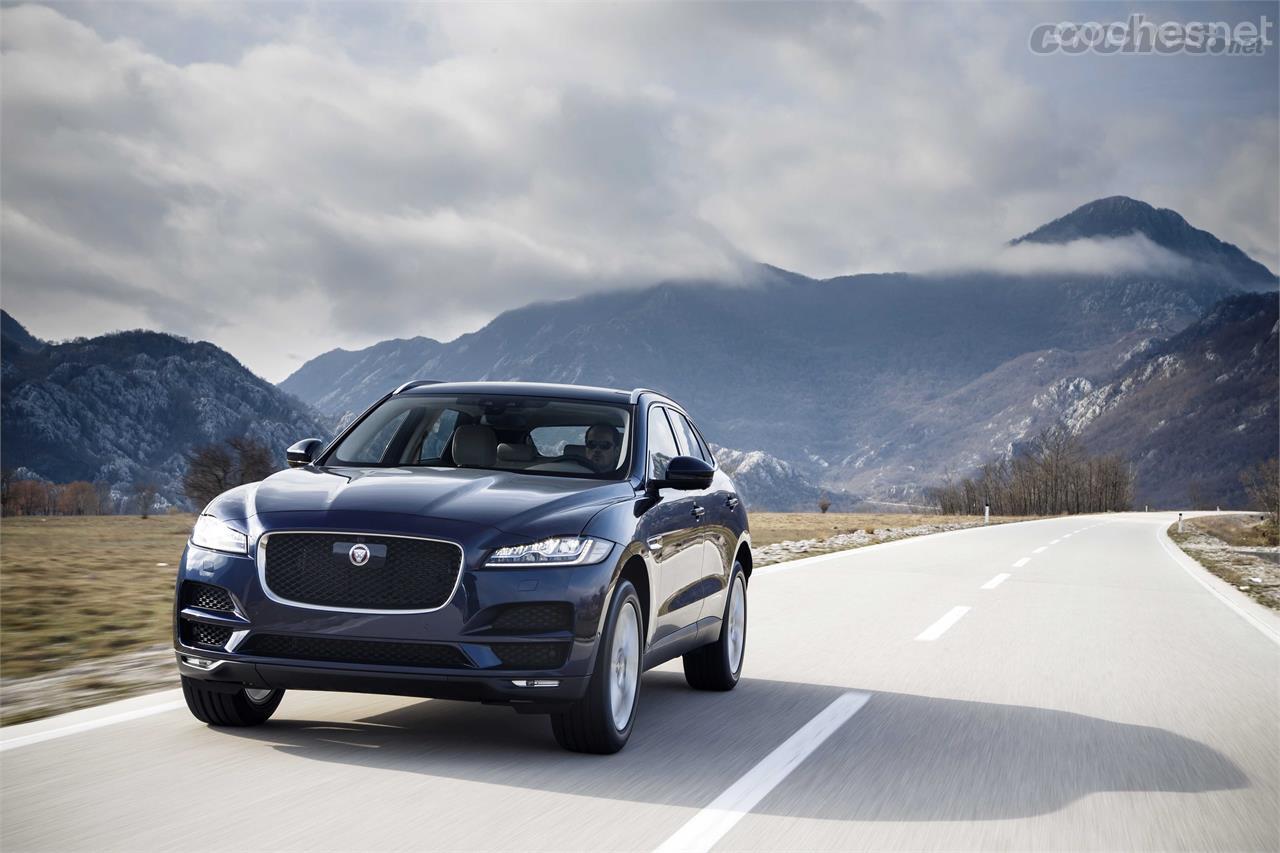 El SUV F-Pace recibirá también este nuevo propulsor de gasolina con 300 CV de potencia combinado con una caja de cambios automática de 8 velocidades.