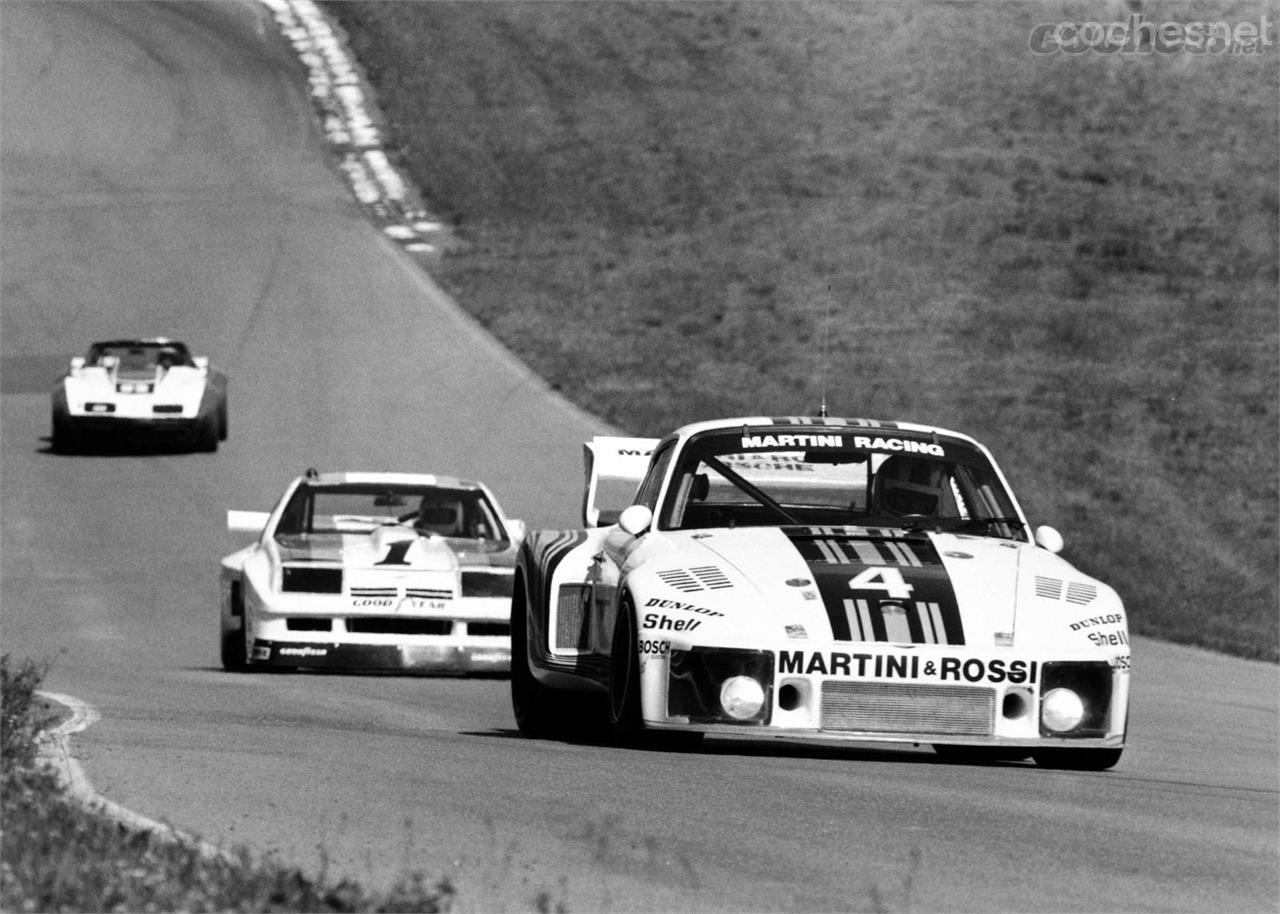 Entre 1976 y 1980 los 935 defendieron los colores de Porsche en competición. Su frontal plano inspiró a los 911 Turbo Flachbau o Flatnose.