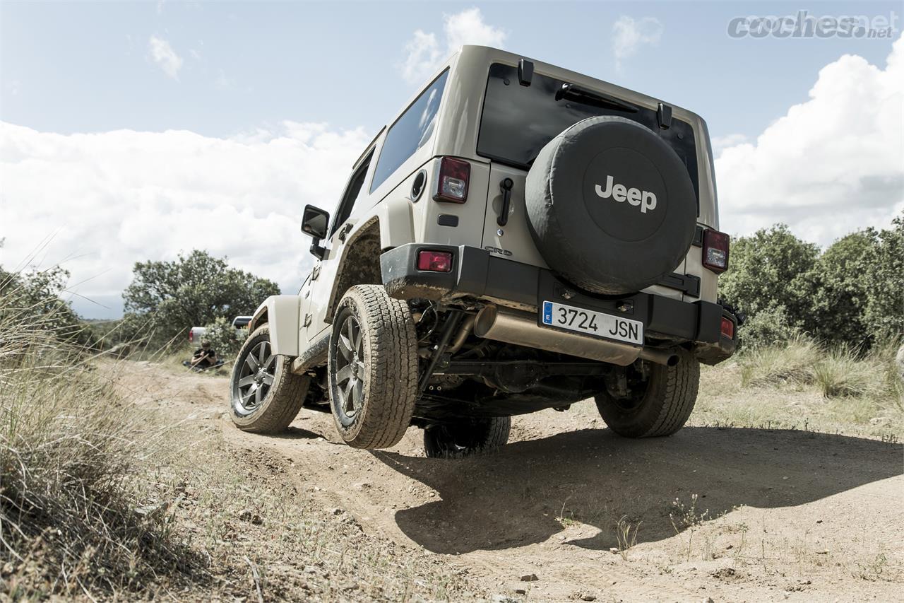 Los recorridos de suspensión, los ángulos característicos y los neumáticos mixtos convierten al Wrangler en el mejor franqueador del mercado.