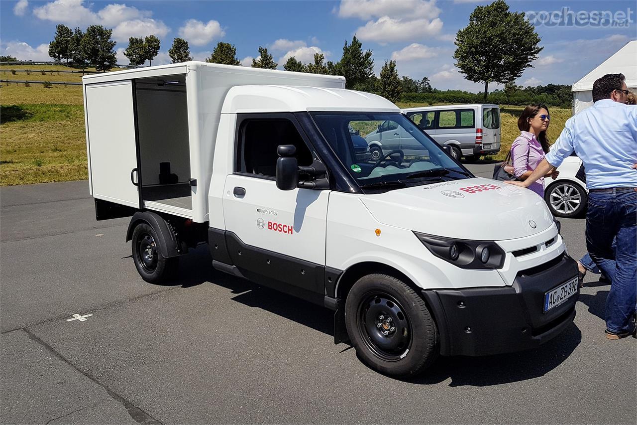 No todos los vehículos eléctricos poseen el glamour de Tesla. Esta que veis es la furgoneta de reparto SteetScooter que ya está funcionando en Alemania.