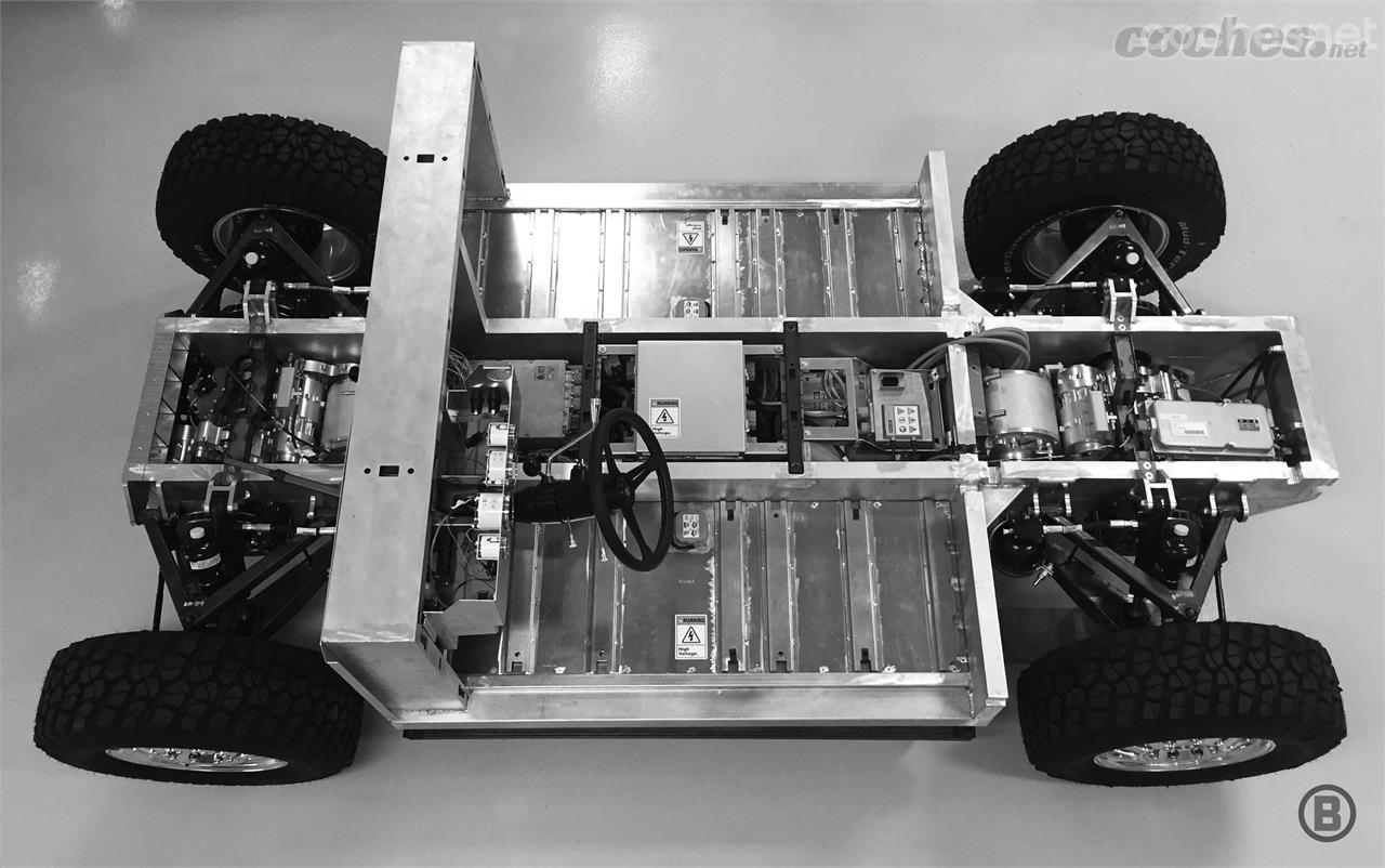 La plataforma del Bollinger B1 es básicamente de aluminio. Sobre ella se sitúan dos motores eléctricos, uno para cada eje. 