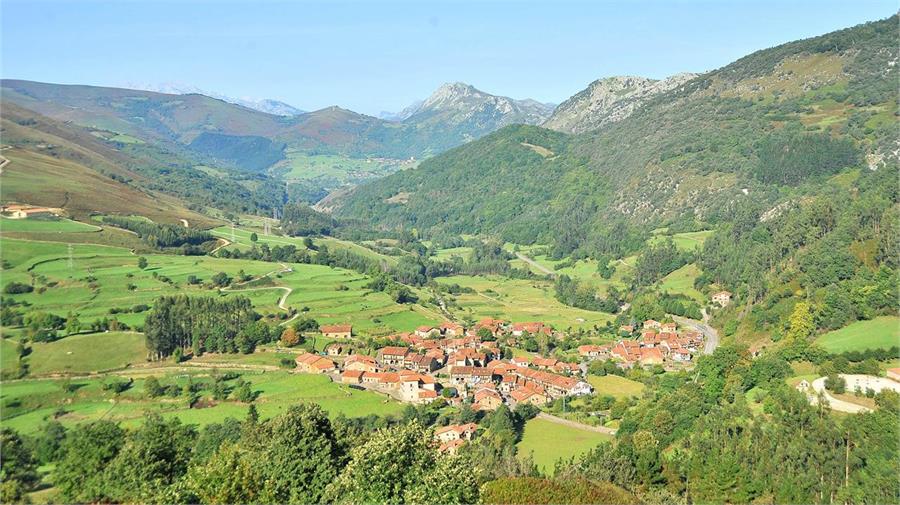 El Valle de Cabuérniga desde el Mirador de la Vueltuca
