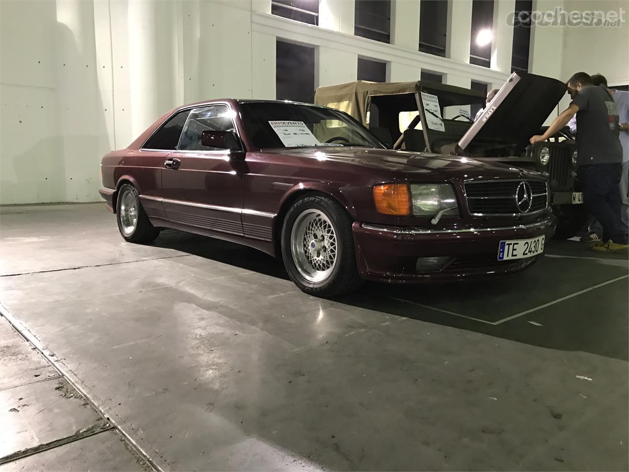 En la zona del Car Corral te puedes encontrar Youngtimers como este Mercedes-Benz 500 SEC por menos de 7.000 euros.