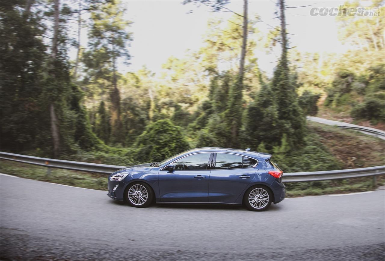 Gracias a un tarado de las suspensiones un poco más firme el Ford se percibe más ágil y divertido en carreteras de montaña.