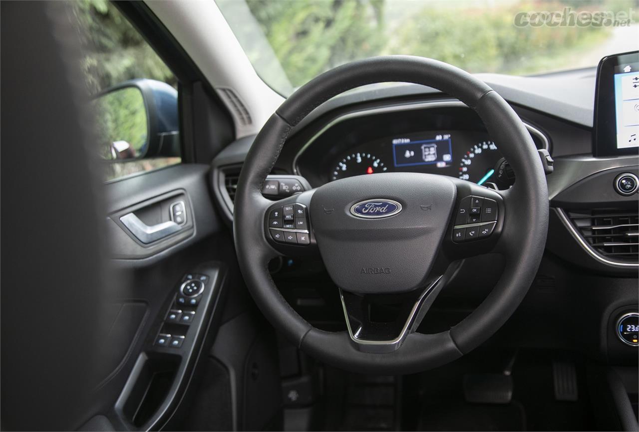 El tacto del volante es exquisito en el Ford. El nuevo diseño y los nuevos materiales aportan un aspecto visual mucho más cuidado.