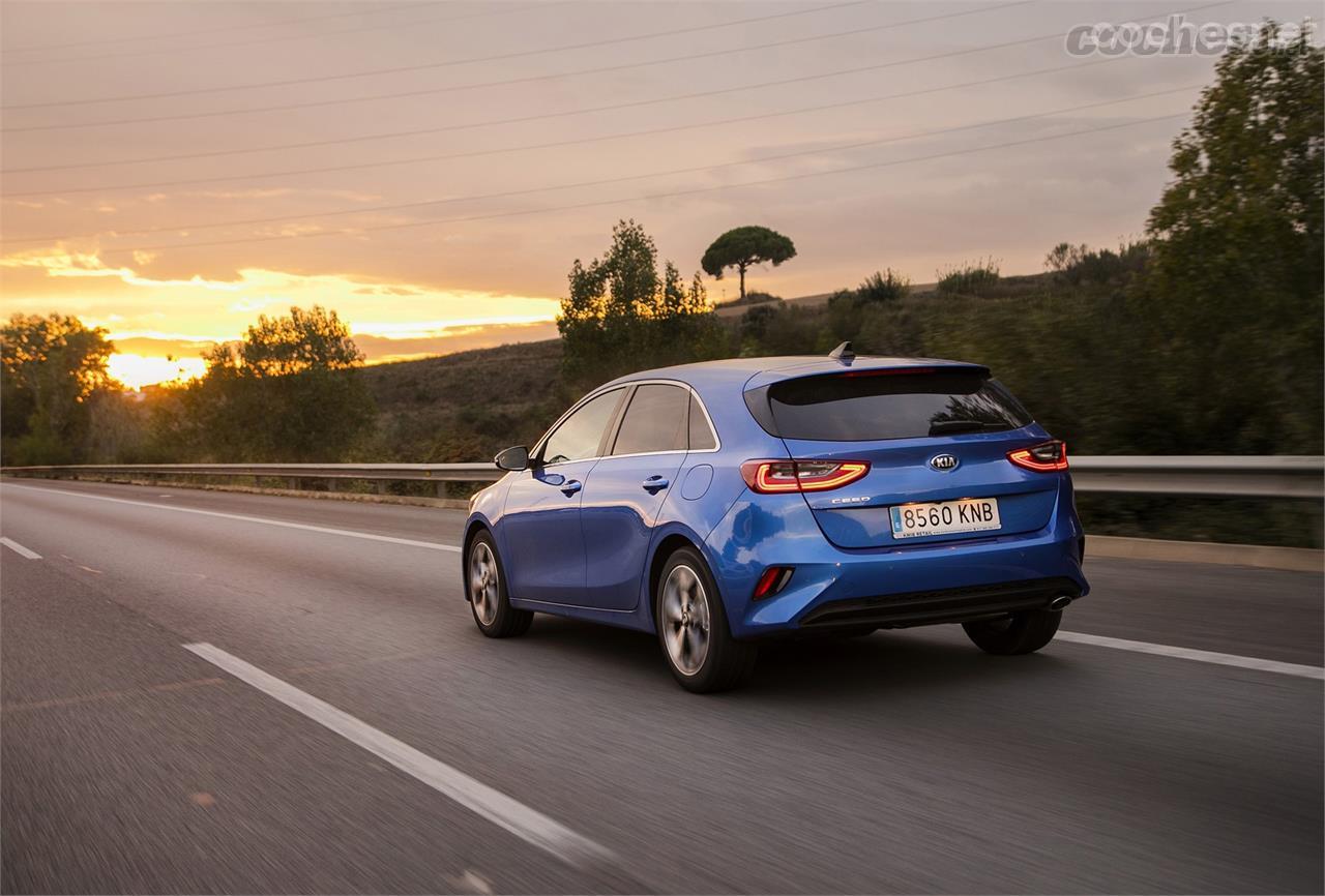 El Kia Ceed es un gran rodador en vías rápidas. Se muestra más cómodo que el Ford, con una mejor filtración de las irregularidades de la calzada.