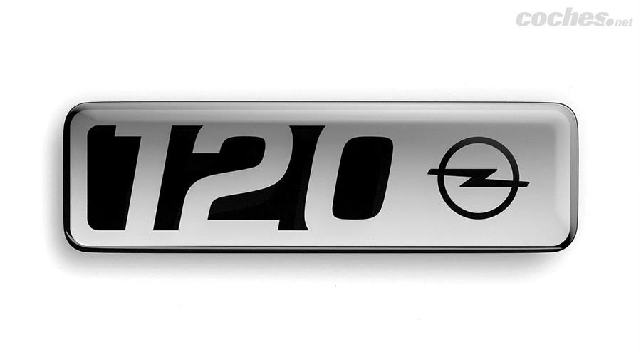 Este logotipo identificativo estará presente en la carrocería de toddos los modelos  de la Gama Opel 120 Aniversario