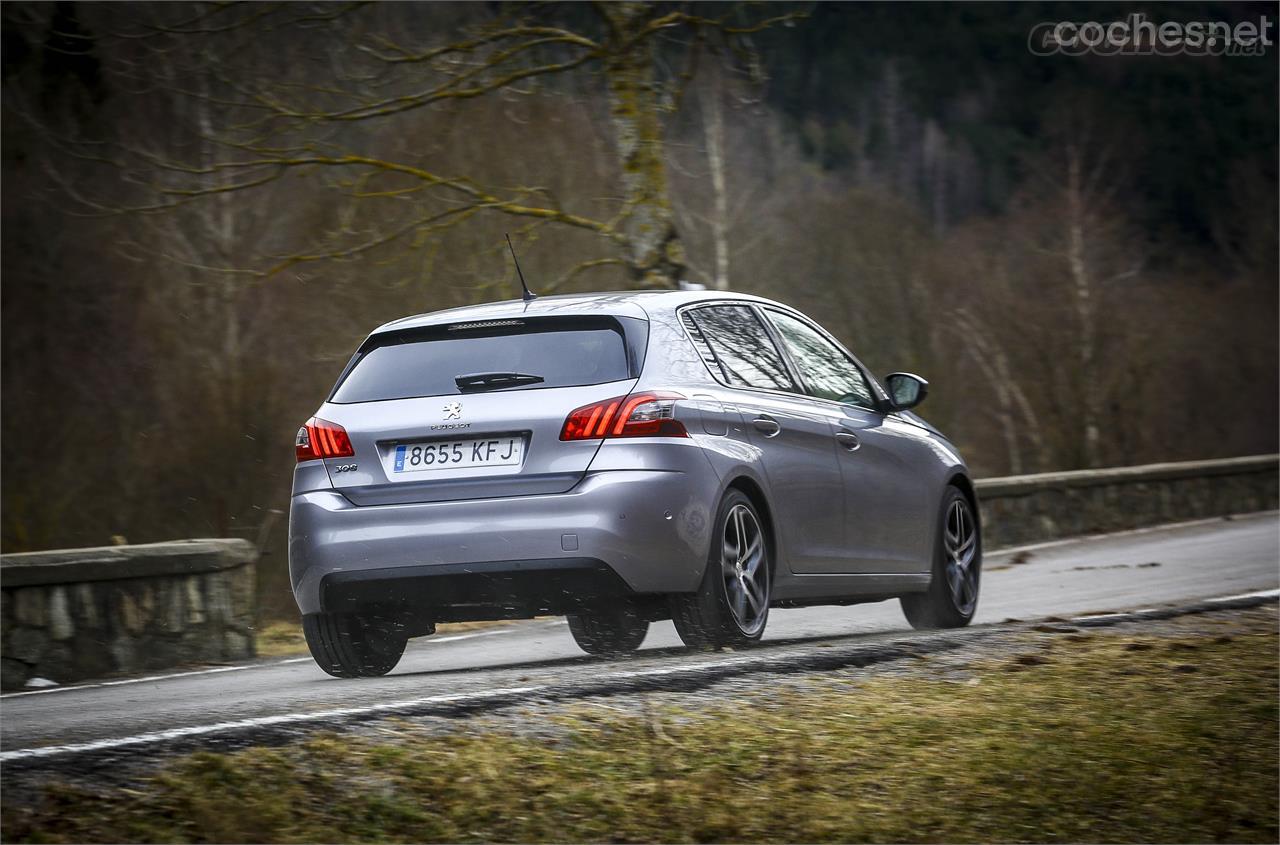 El Peugeot diésel que utilizamos en esta prueba era un 308 con el nuevo motor HDi de 130 CV de 1,5 litros. Calzaba unos neumáticos muy anchos.