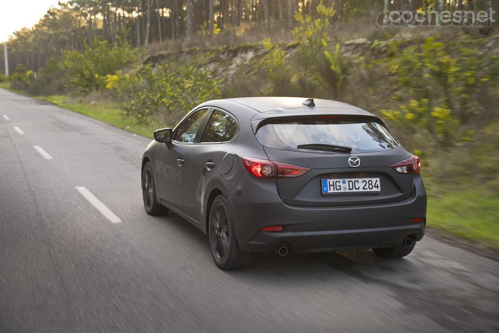 El futuro Mazda3, que tendrá un diseño diferente al de este prototipo, será más eficiente y eficaz en carretera. Los cambios introducidos en la cadena cinemática buscan precisamente eso. 