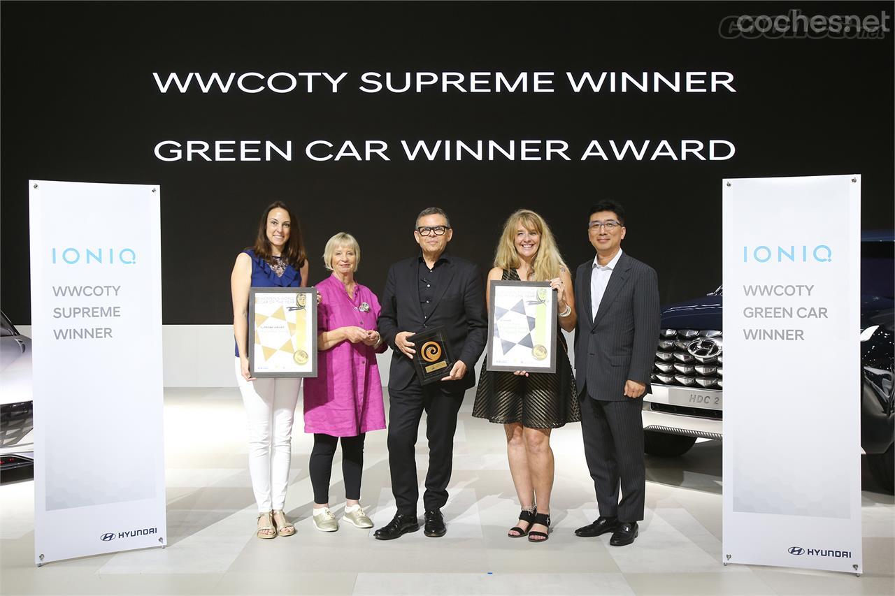 El jurado del WWCOTY entrega el premio al Hyundai IONIQ en Corea