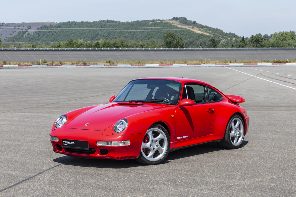 El Porsche 911 Turbo Tipo 993 representa la máxima evolución del motor bóxer refrigerado por aire en la marca alemana. 