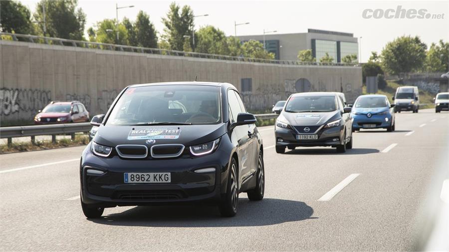 El BMW cumple con su palabra. Anuncia 225 KM de autonomía y los consigue incluso con el aire acondicionado puesto. Y le quedan más en la recámara.