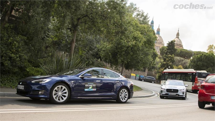A la espera de lo que sea capaz de hacer la competencia alemana que se anuncia para los próximos meses, Tesla mantiene su liderato entre los eléctricos y el Model S es el coche con mayor autonomía.