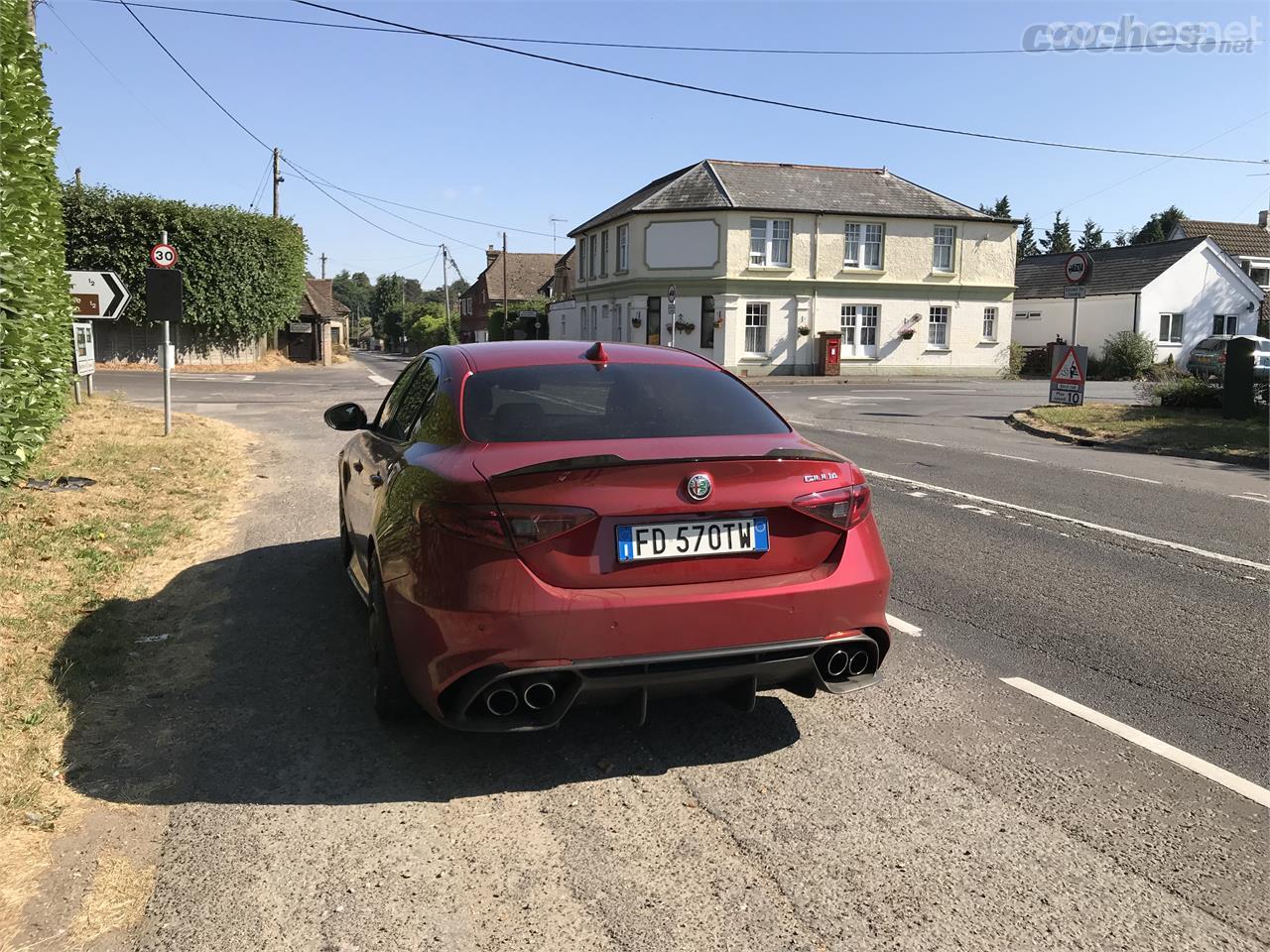 Para viajar del aeropuerto de Londres a Goodwood lo hicimos al volante de Giulia y Stelvio Quadrifoglio.