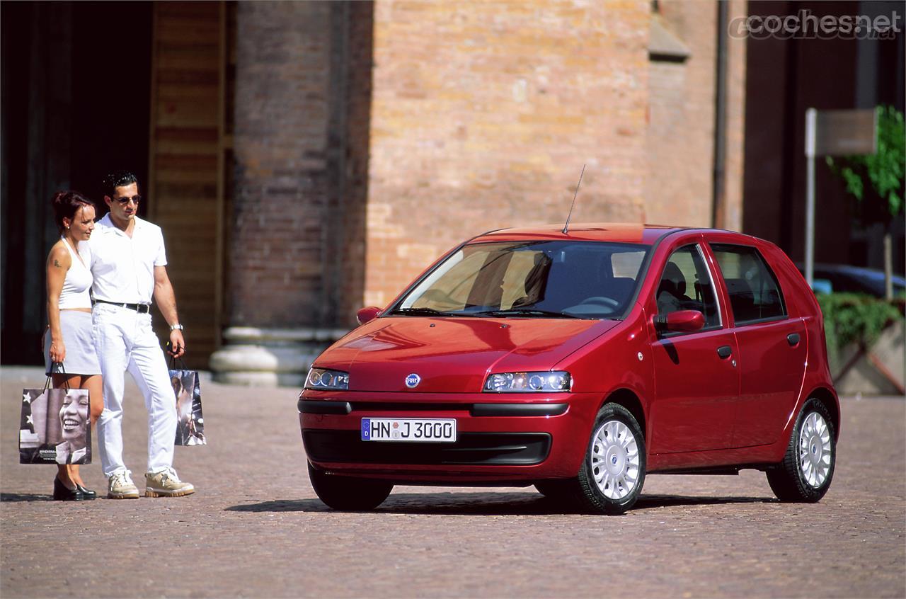 Menos agraciado que su antecesor, el segundo Punto sobrevivió durante 13 años. Era un coche barato de compra y económico de uso.