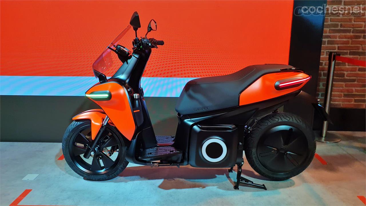 El Seat e-Scooter tiene un motor eléctrico de 7 kW (con picos de 11 kW) y una batería extraíble que promete 115 km de autonomía.