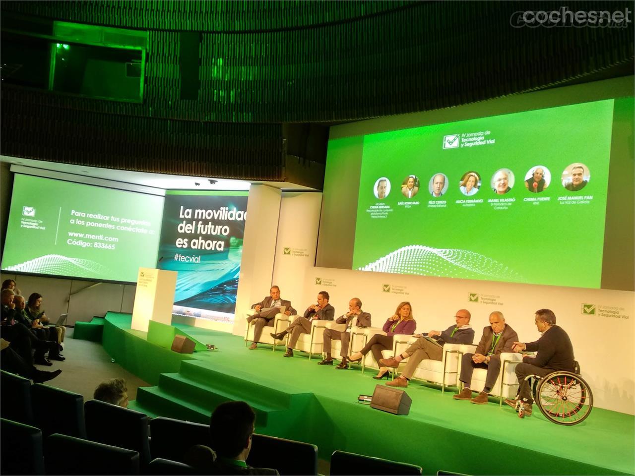 Mesa de debate sobre el papel de los medios de comunicación en la IV Jornada de Tecnología y Seguridad Vial celebrada en Madrid.