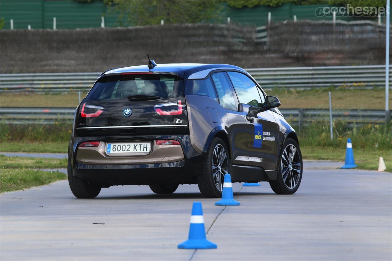 El curso se realiza con una flota de BMW i3 con motor de 184 CV, 270 Nm de par, tracción trasera y una autonomía de 260 km.