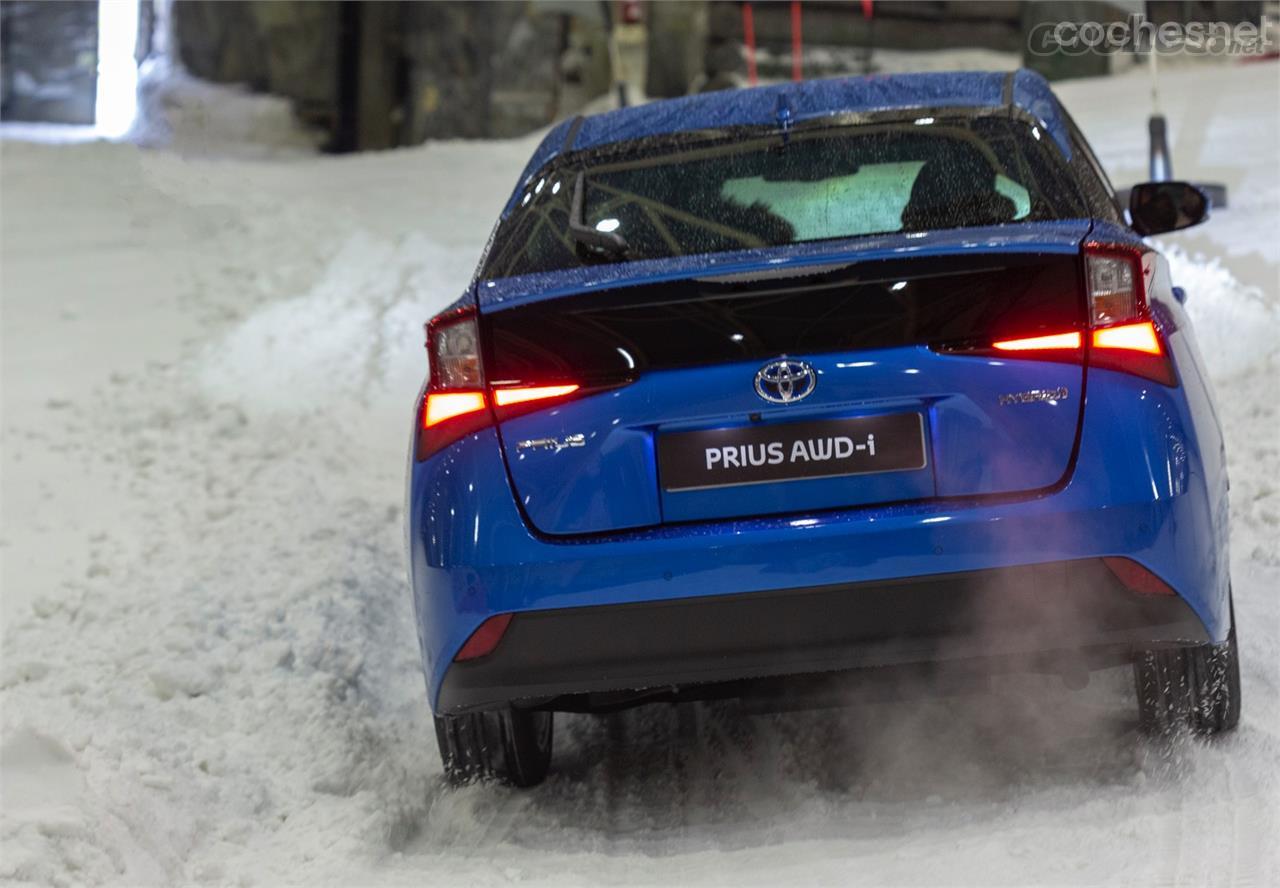 Por primera vez el Toyota Prius se ofrece con tracción integral.