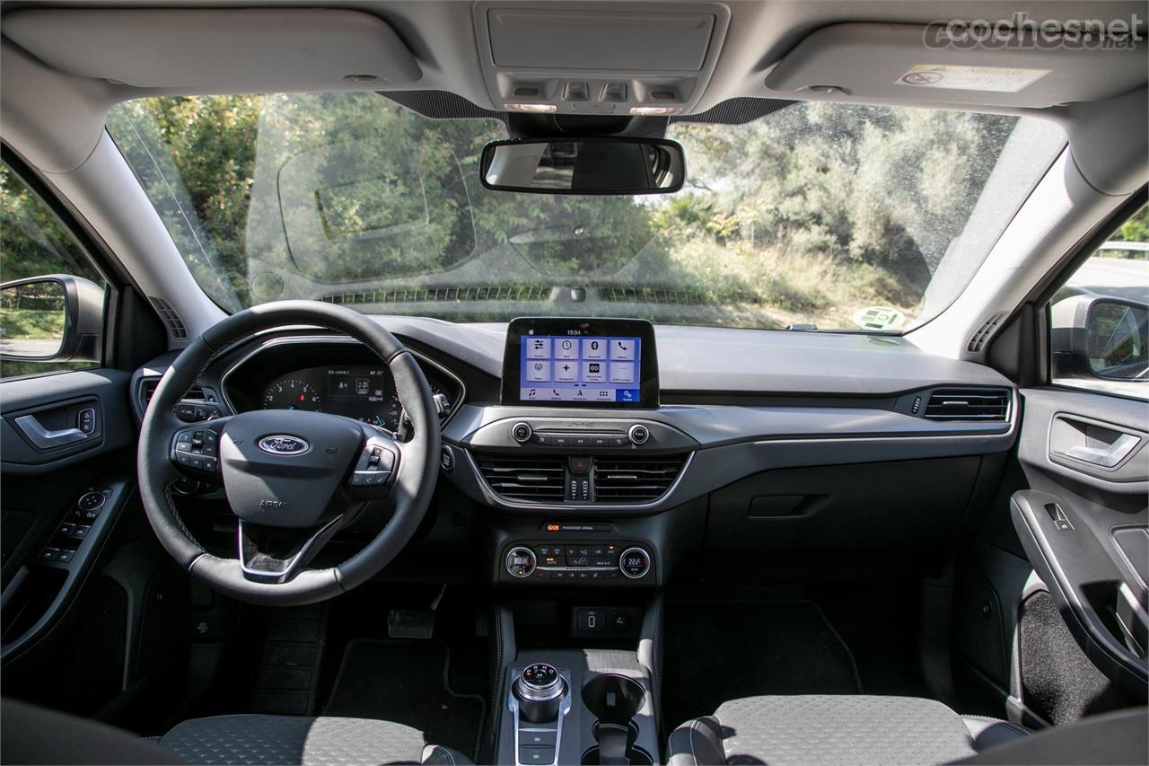 Ford ha rediseñado por completo el interior. Ahora está todo más ordenado y la sensación de calidad ha aumentado.