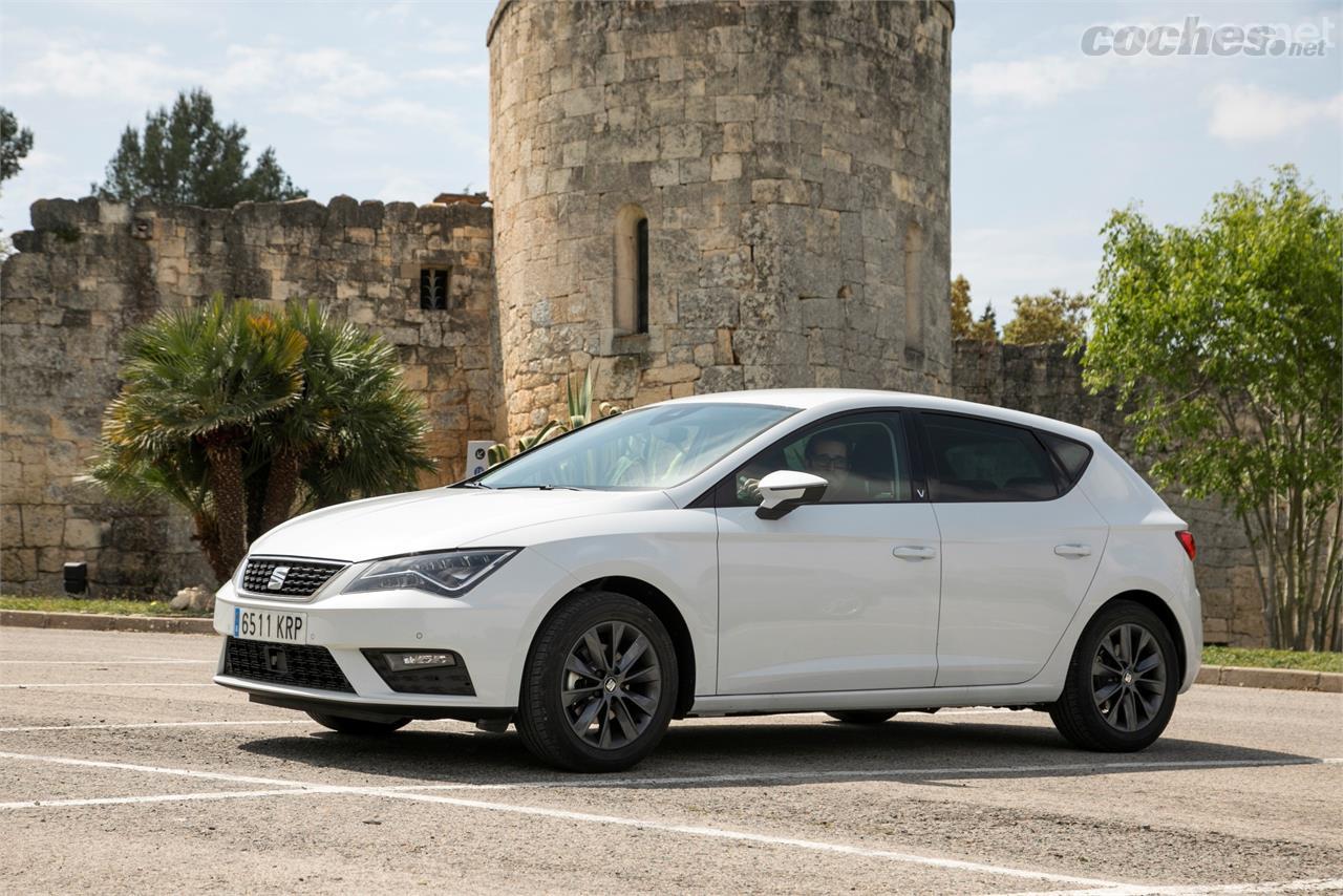 Al Seat León ya le pesan los años, aunque sigue ofreciendo un coche diseño bastante moderno.