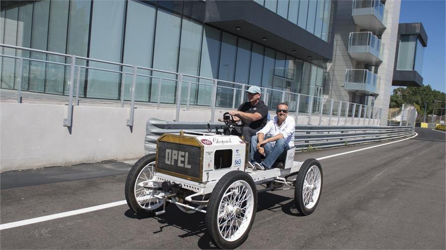 El primer coche de carreras de Opel data de 1903. En el Jarama dió unas cuantas vueltas, 116 años después de su construcción. 
