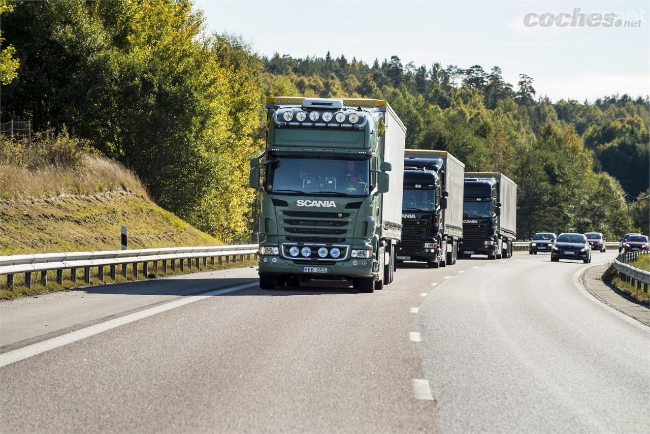 Las empresas Scania y Acotral han sido las primeras en poner en marcha el transporte real en platooning en España.