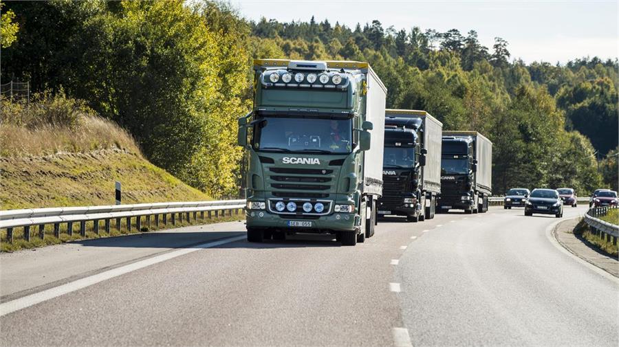 Las empresas Scania y Acotral han sido las primeras en poner en marcha el transporte real en platooning en España.