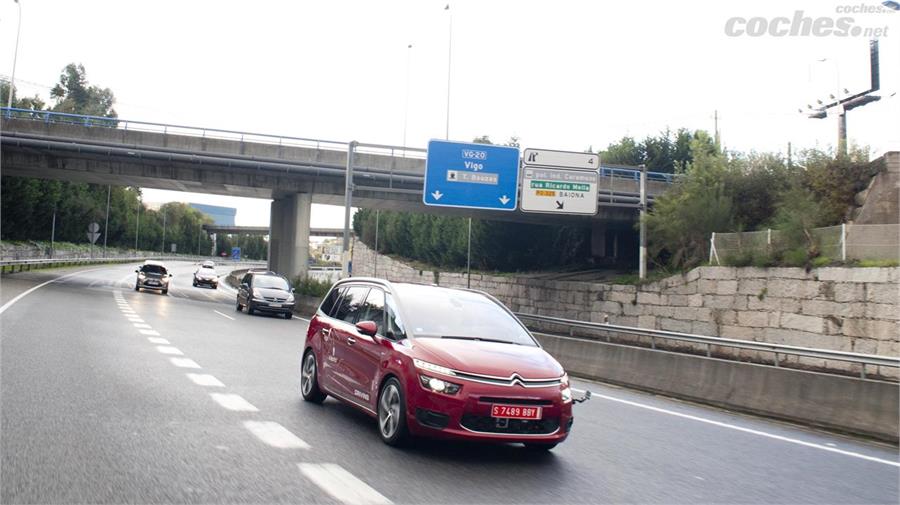 Un coche de Citroën fue el primero en realizar el trayecto por autopista entre Vigo y Madrid sin intervención del conductor en noviembre de 2015.