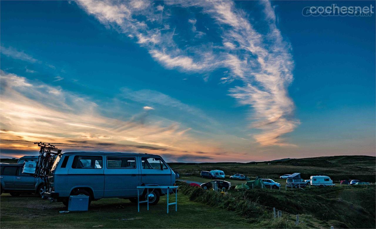 Puedes alquilar un camper o autocaravana en los concesionarios desde 100 euros al día.