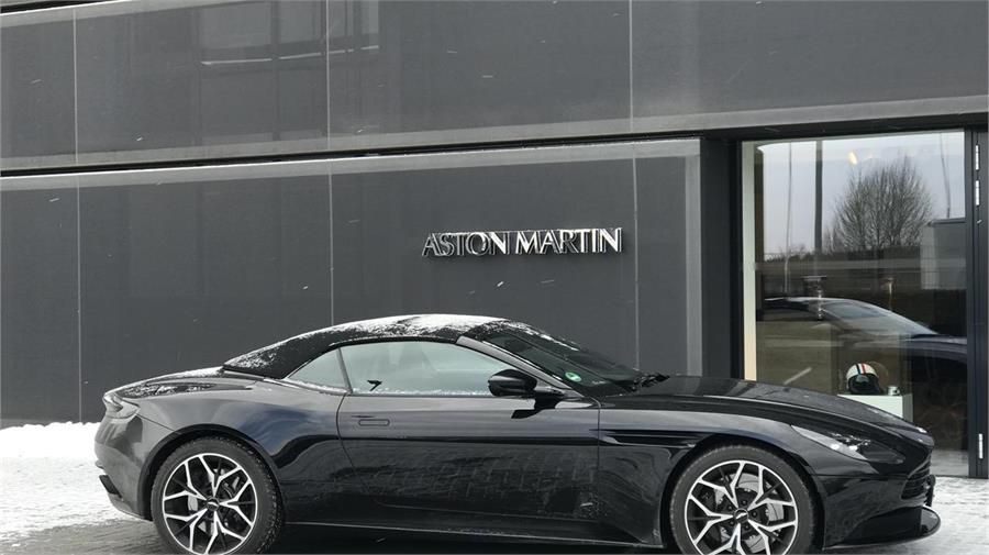 Hay neumáticos de invierno con código de velocidad máxima de hasta 270 km/h, como los que usaba este Aston Martin DB11 Volante de nuestro Winter Job.