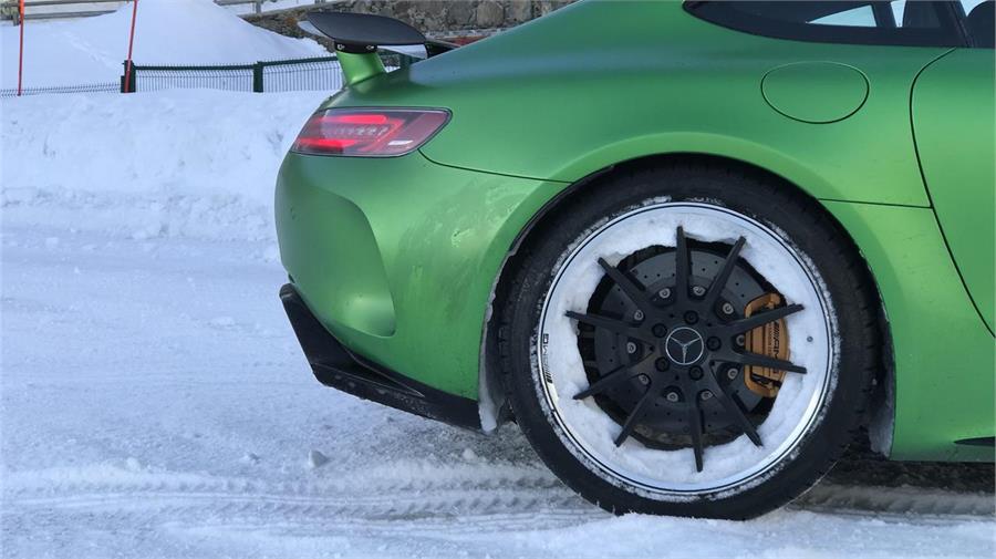 Los neumáticos de invierno ofrecen su mejor rendimiento cuando la temperatura ambiente oscila entre los 7 grados positivos y los 20 grados bajo cero.