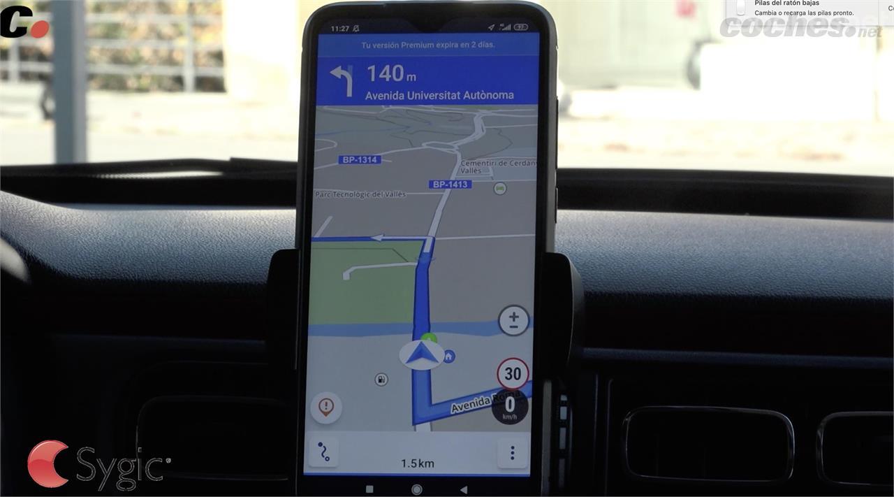 Navegador GPS portátil vs. Waze, ¿pagar o no pagar por un GPS para el coche?
