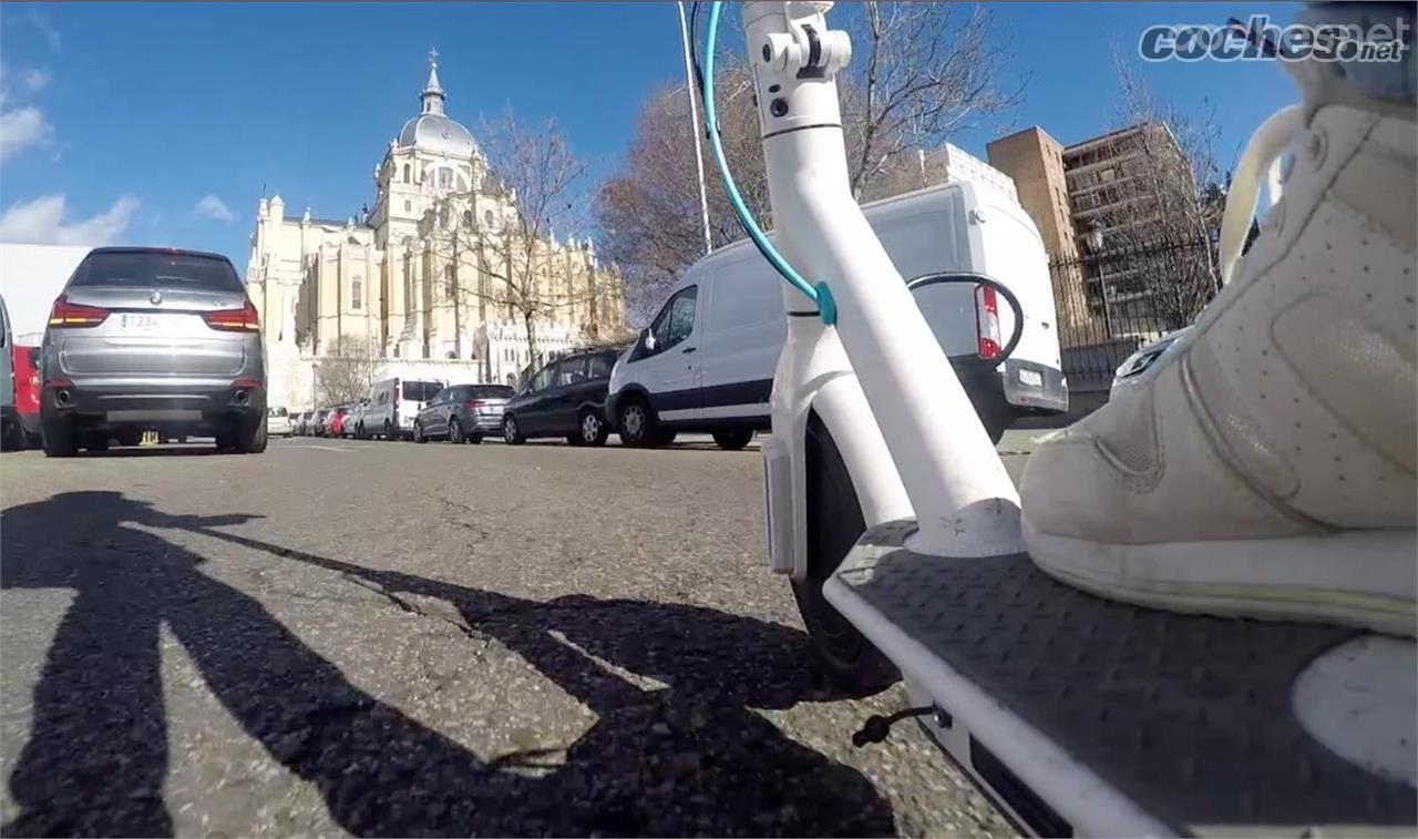 Los patinetes o vehículos de movilidad personal no pueden circular por la acera ni zonas peatonales desde el 12 de noviembre.