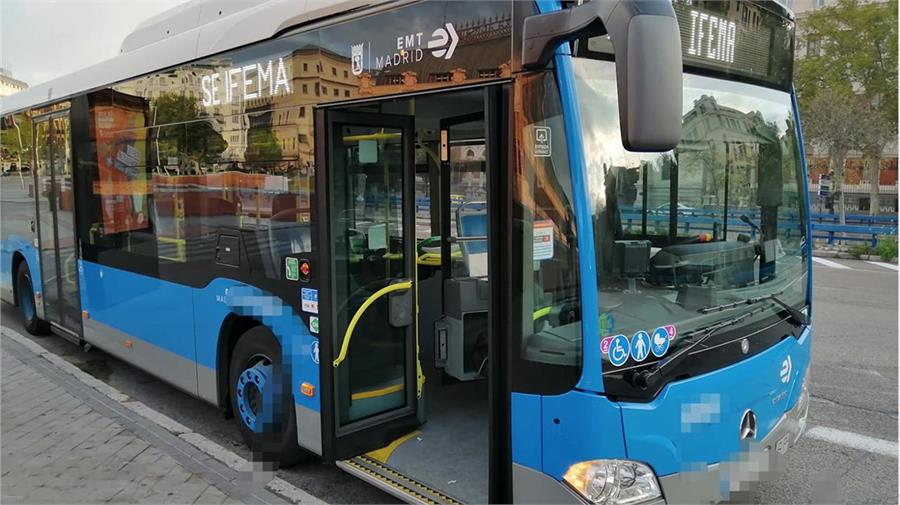 Roberto Trans, conductor de autobús de la Empresa Municipal de Transportes de Madrid (EMT), está viviendo estas semanas con mucho miedo por el riesgo al contagio y a qué pasará después.
