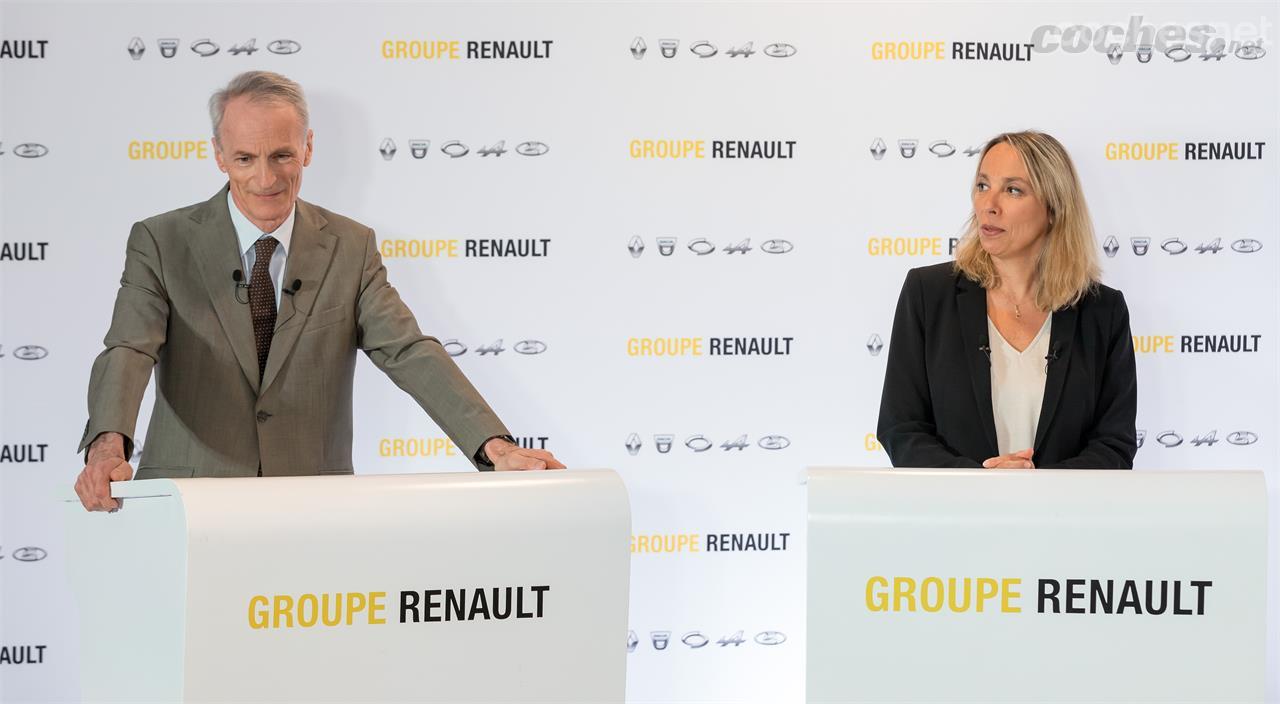 Los máximos responsables de Renault, Jean-Dominique Senard, a la izquierda, y Clotilde Delbos, durante la rueda de prensa de esta mañana.