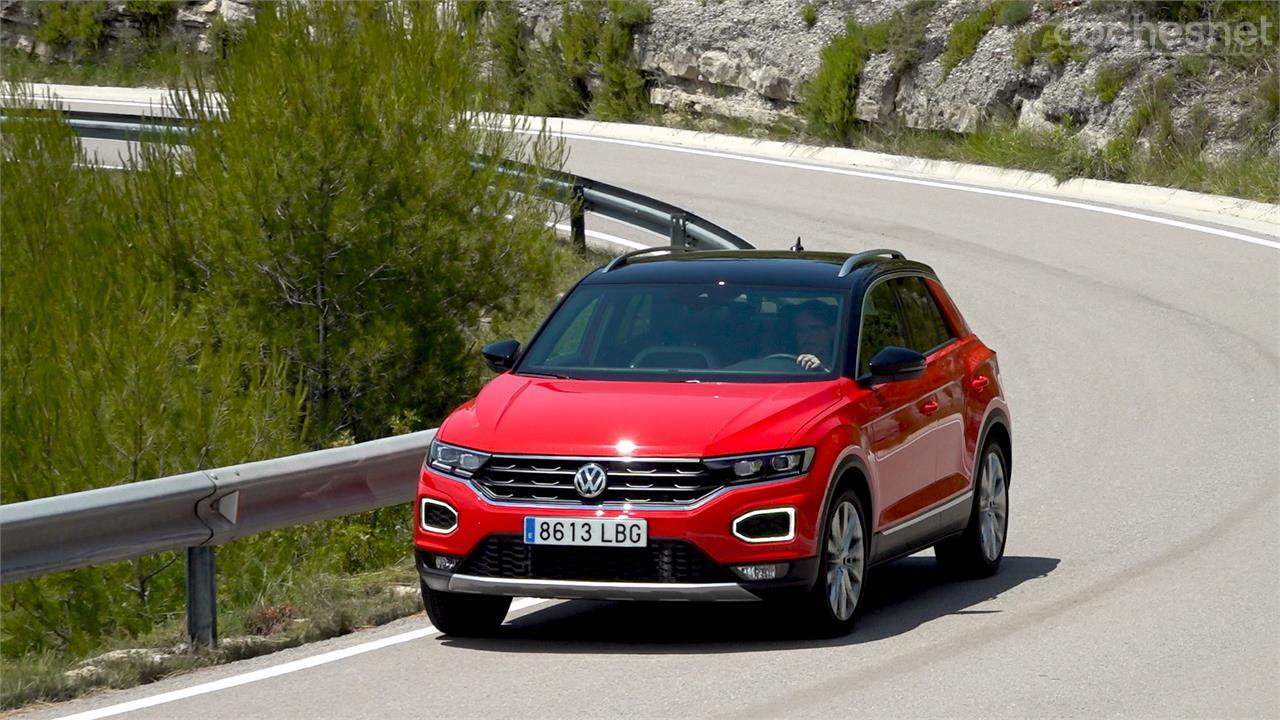 El Volkswagen T-Roc tiene unas suspensiones muy firmes y un comportamiento en carretera que recuerda al de un Golf. 