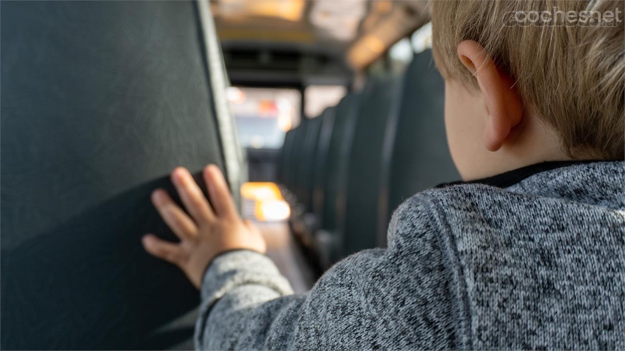 El autobús es un medio de transporte con bajos índices de siniestralidad. El 90% de los accidentes se producen en el momento de subir o bajar del vehículo.