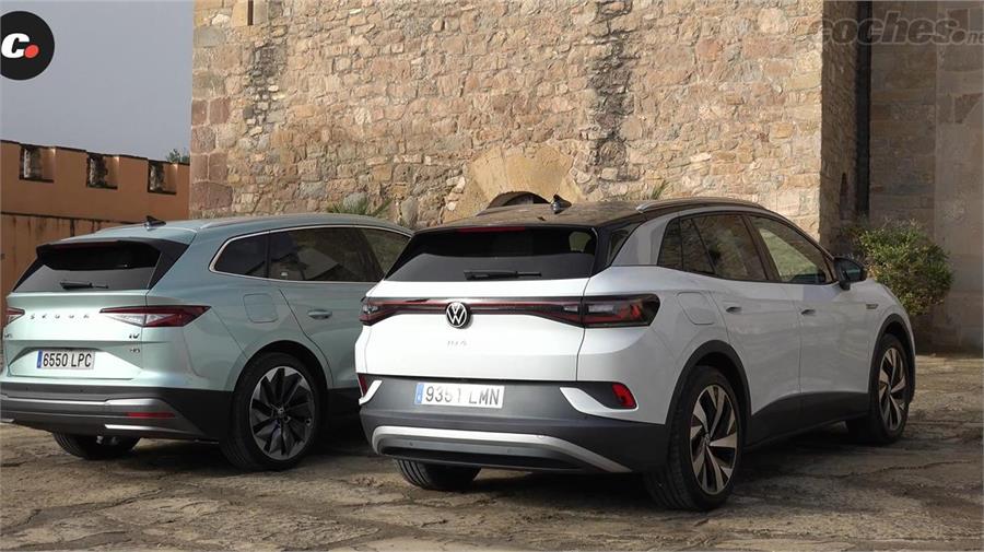 Tanto el Skoda Enyaq iV como el Volkswagen ID.4 se acercan a los 50.000 euros en sus versiones más básicas. Esta tarifa puede reducirse con las promociones y los descuentos del Plan Moves III.