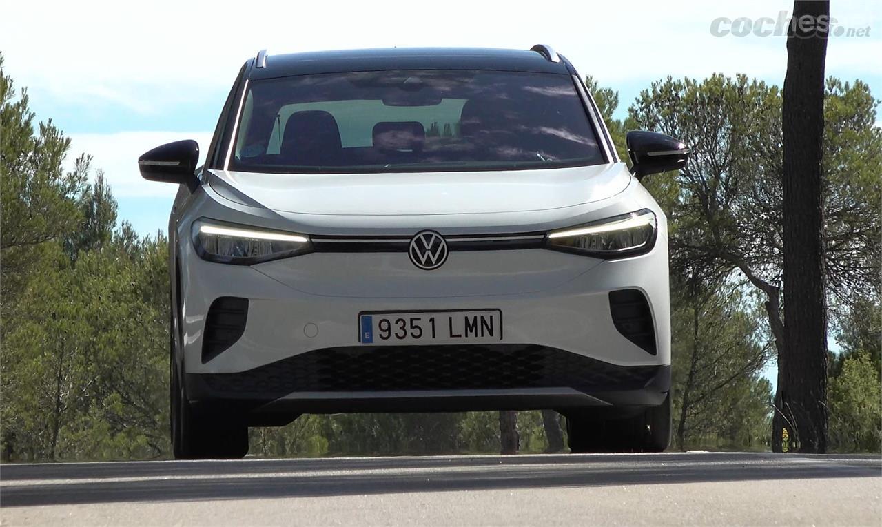 El Volkswagen ID.4 también supera los 500 kms. de autonomía teórica, que le permiten ser usado a diario o en desplazamientos de largo recorrido. 