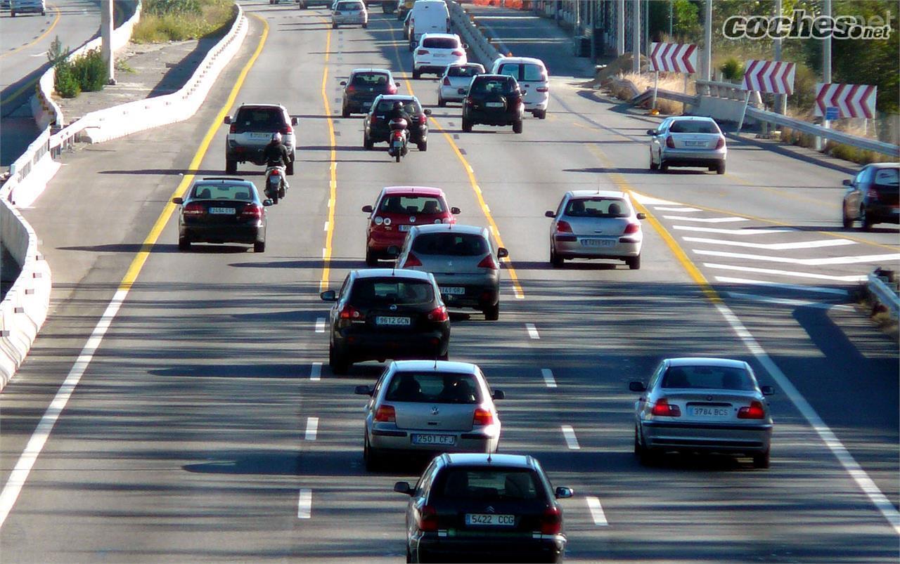 La compra de un coche nuevo implica pagar el impuesto de matriculación (si el vehículo emite más de 120 gr/km de CO2) y el impuesto del IVA.