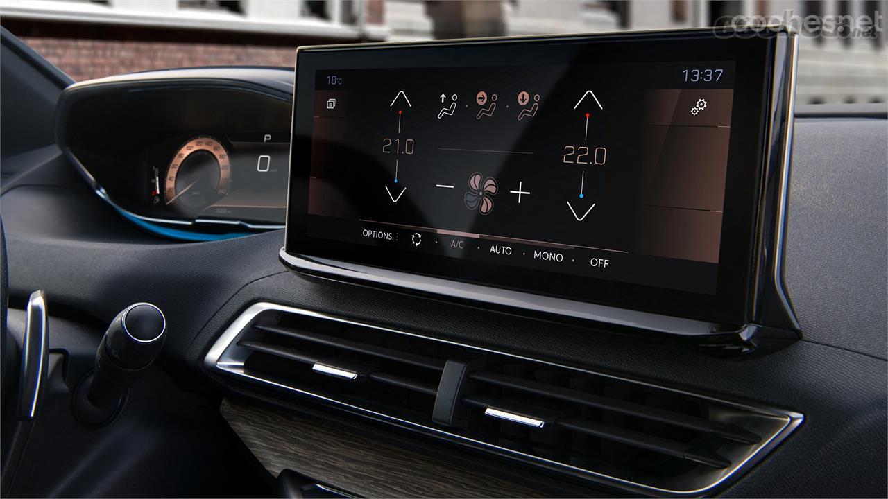 Trasladar los mandos del clima a la pantalla multimedia es un desacierto, ya que puede provocar distracciones al volante.