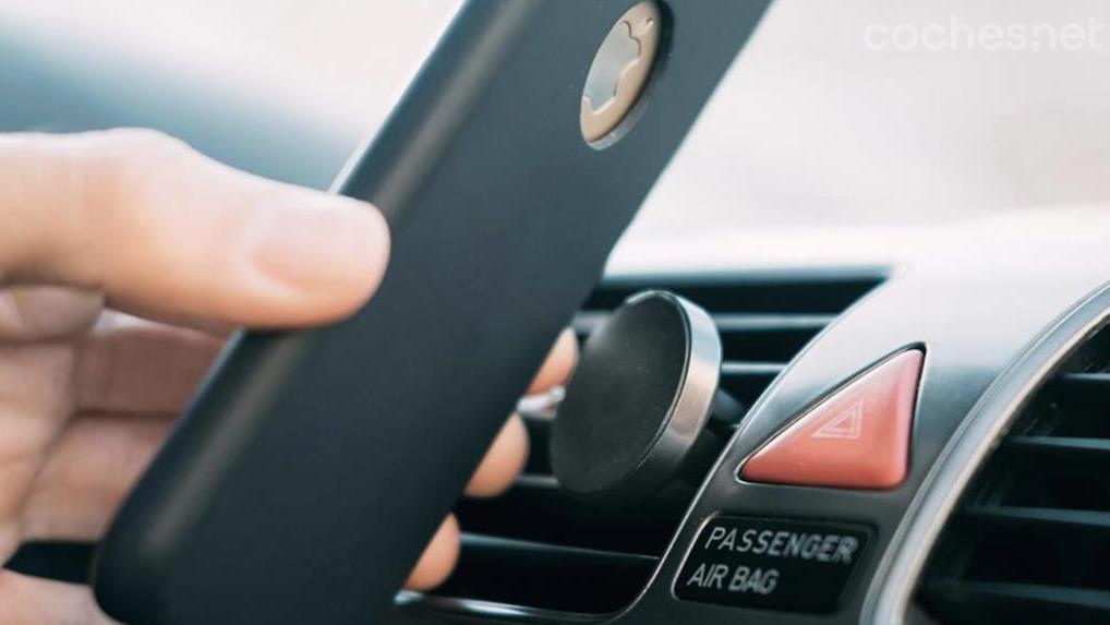 Todos los tipos de soporte para llevar el teléfono móvil en el coche: guía  de compra para elegir el modelo más adecuado