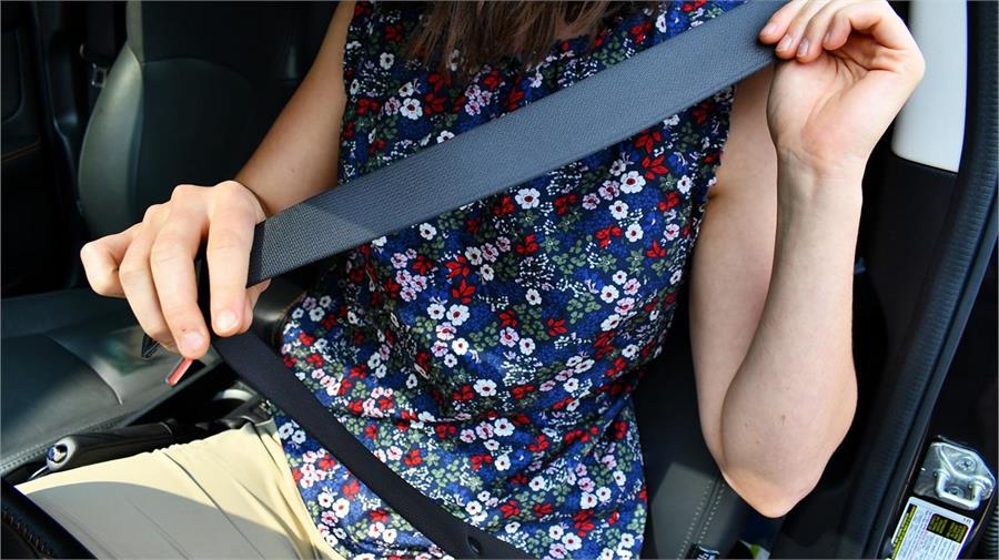 Se endurece el castigo por no usar o usar mal el cinturón de seguridad, los sistemas de retención infantil o el casco de protección.